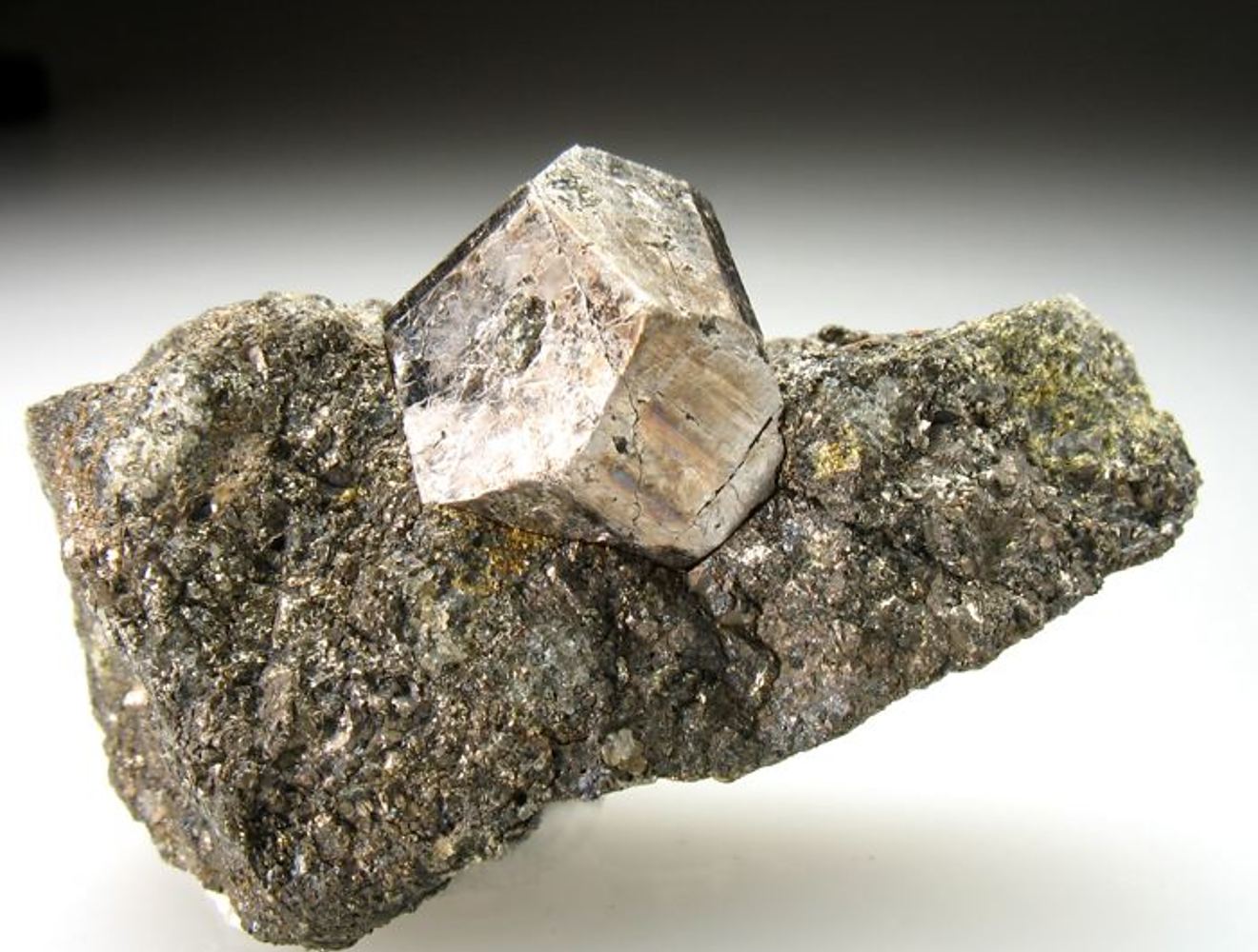 Chalcocite: Mineral information, data and localities.