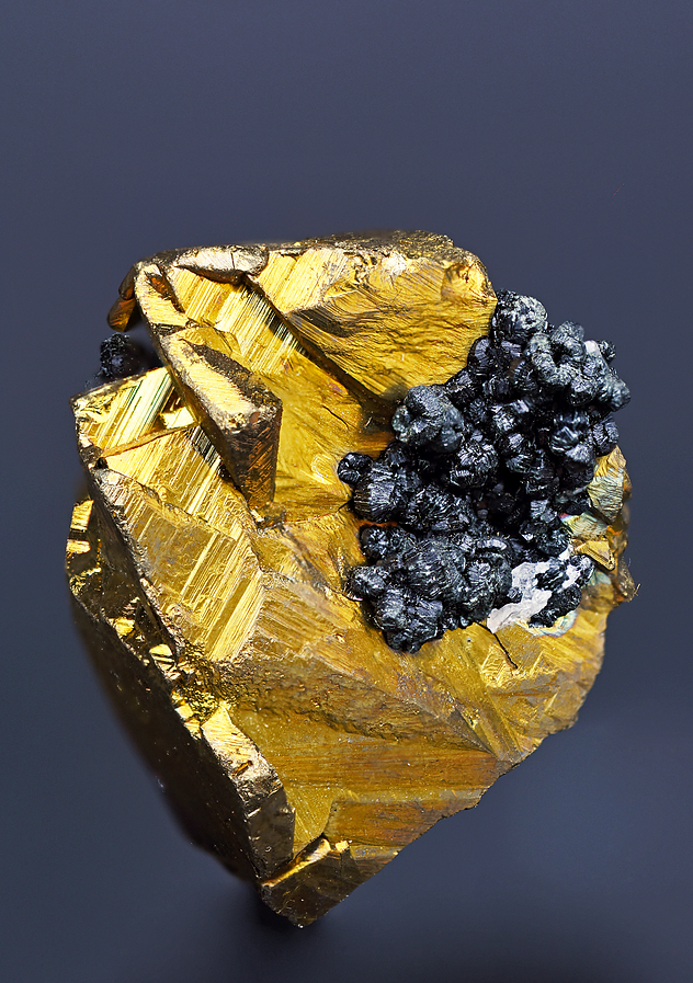 Chalcopyrite: Mineral information, data and localities.
