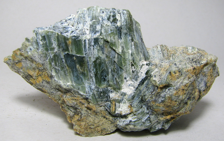 Magnesite: Mineral information, data and localities.